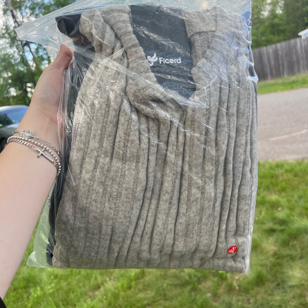 Gray AND Black Crewneck Sweater with Ribbed Texture